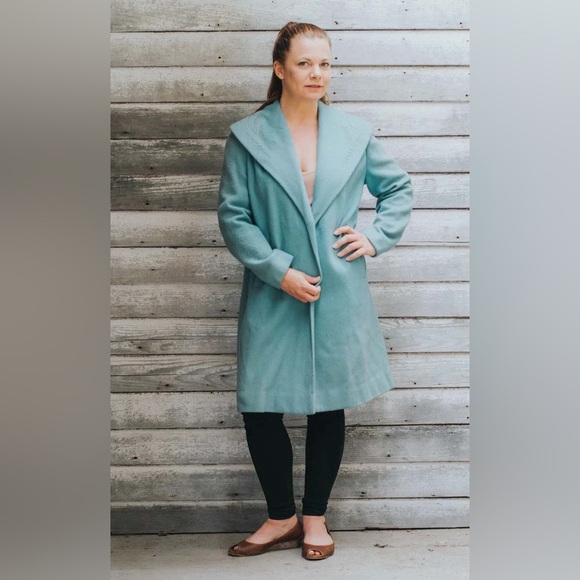 Vintage 1950s–60s teal wool coat featuring a silk lining. Size M. - Picture 5 of 6